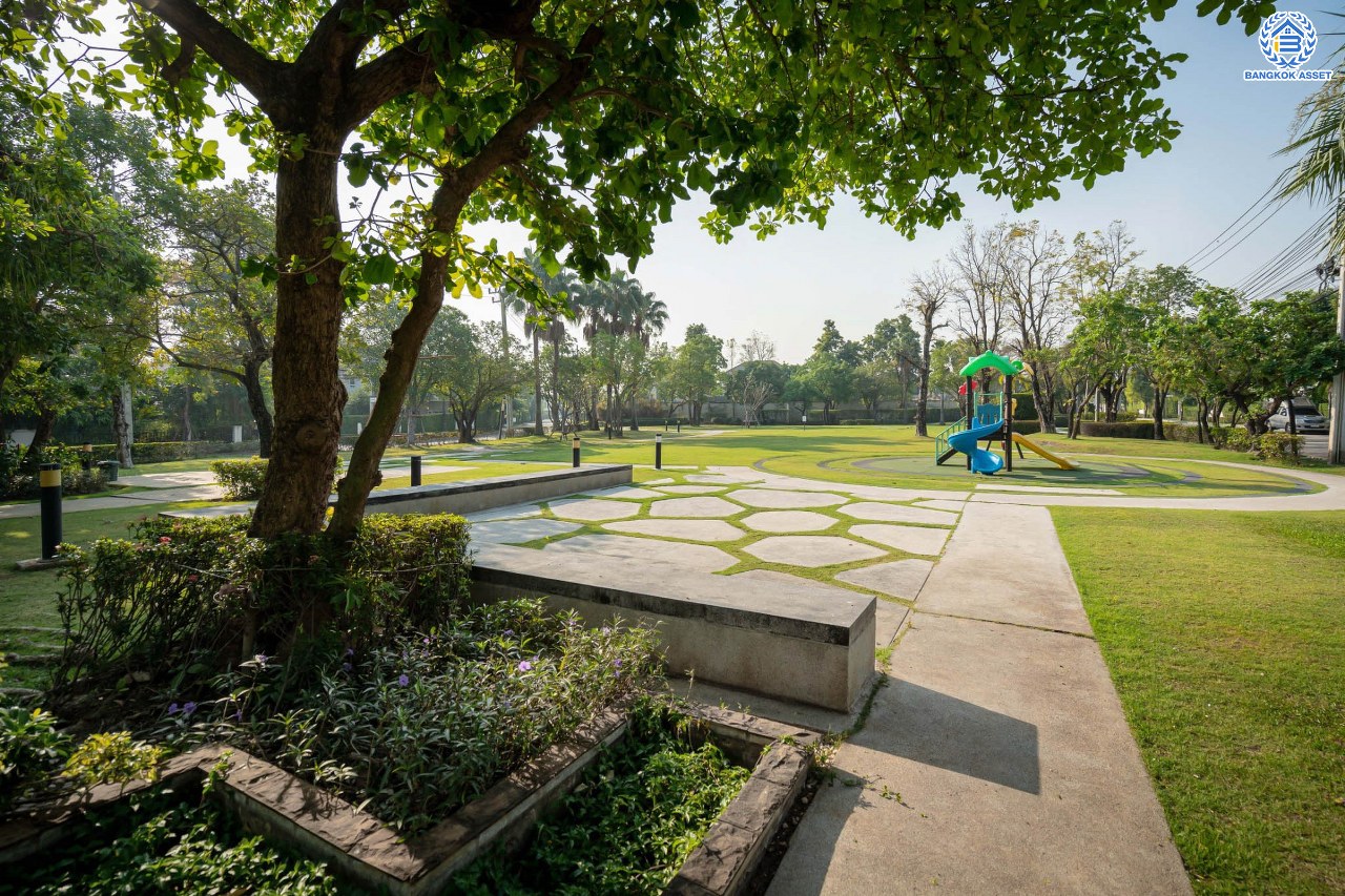 บ้านมือสองตกแต่งใหม่ โครงการ ไลฟ์ บางกอก บูเลอวาร์ด ราชพฤกษ์-รัตนาธิเบศร์ เนื้อที่ 50.3 ตร.ว. ดีไซน์ตอบทุกไลฟ์สไตล์ ฟังก์ชัน 3 ห้องนอน 3 ห้องน้ำ จอดรถได้ 2 คัน บนทำเลติดถนนราชพฤกษ์ เชื่อมต่อทุกเส้นทาง ใกล้รถไฟฟ้าสายสีม่วง "สถานีท่าอิฐ" และจุดขึ้นทางด่วน "ศรีรัช"